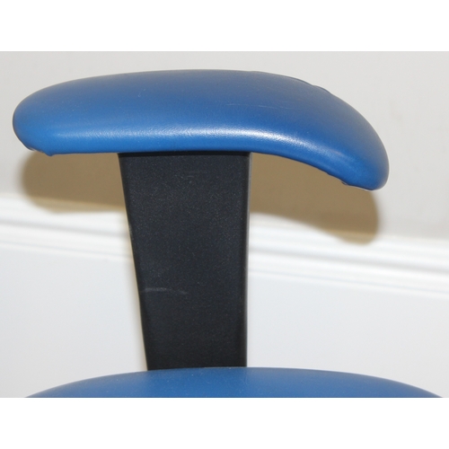 65 - BioFit height adjustable blue swivel chair