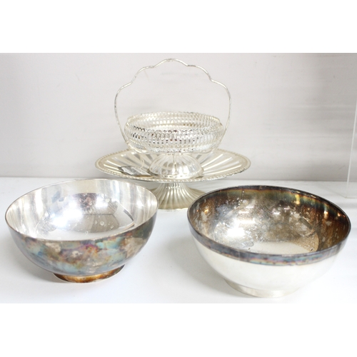 1036 - Qty of assorted silver-plated items and other metalware to incl an ice bucket, candlesticks etc, app... 