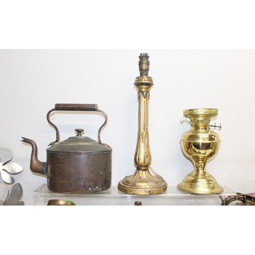 1607 - Qty of assorted items (mostly metalware) to incl a fruit bowl by Monika Mulder, lamp-base, tins etc