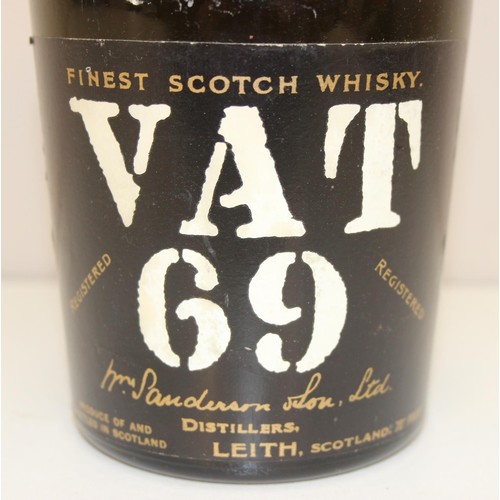 1551 - Bottle of Vat 69 Scotch whisky and a bottle of Haig Gold Label Scotch whisky (approx 26 fl oz)