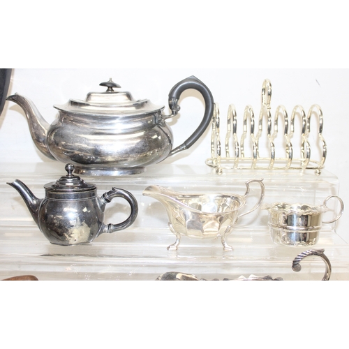 1040 - Qty of mostly antique silver-plated items and other metalware to incl teapot, toast-rack, dishes etc... 