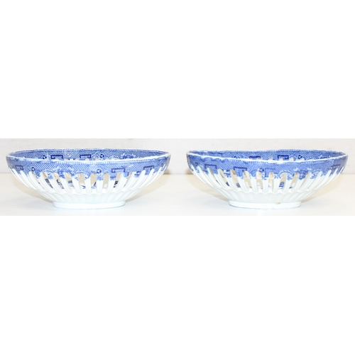 1460 - Pair of antique Pearlware blue and white Willow pattern ceramic chestnut baskets, approx 22cm at wid... 