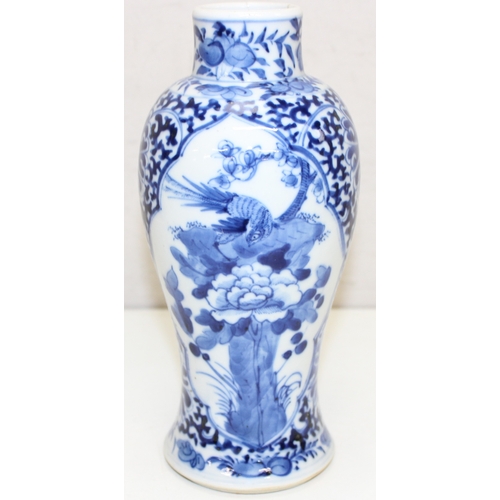 1464 - An antique Chinese blue and white baluster shaped vase with 4 character Kangxi mark to base, likely ... 