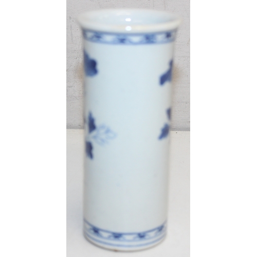 1464 - An antique Chinese blue and white baluster shaped vase with 4 character Kangxi mark to base, likely ... 