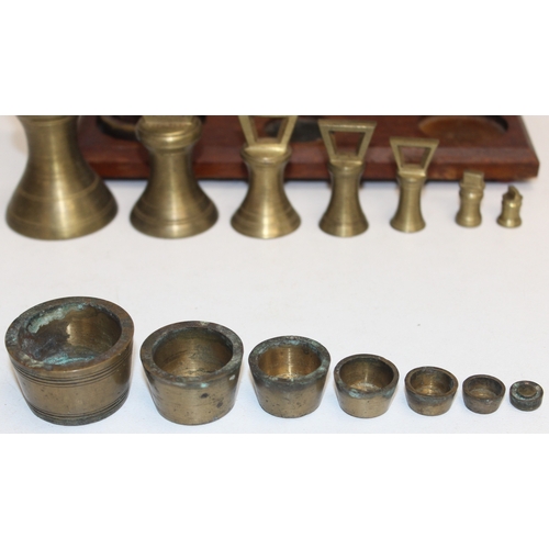 1609 - Vintage postal weighing scales and assorted weights, mainly brass to inc nesting weights