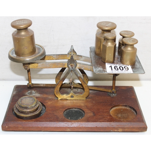 1609 - Vintage postal weighing scales and assorted weights, mainly brass to inc nesting weights