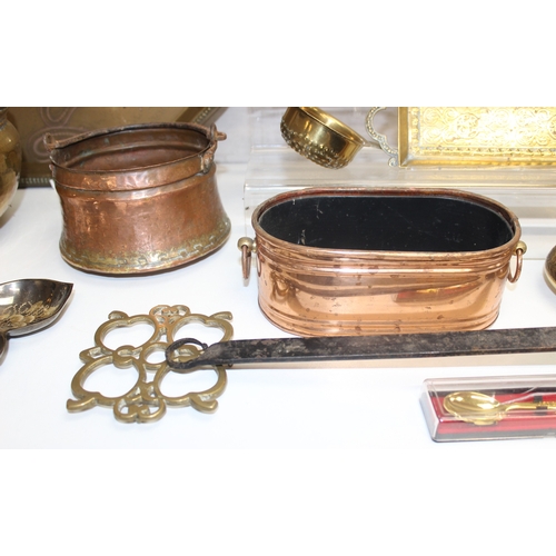 1610 - Qty of metalware items, mostly copper and brass to incl large octagonal shaped tray, goblets etc, ap... 