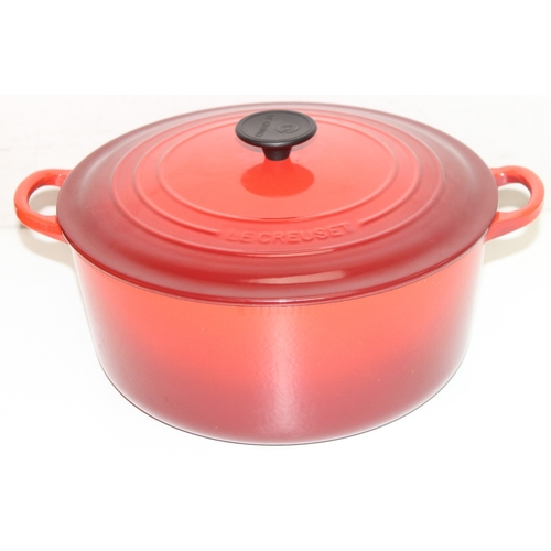 1619 - Le Creuset - enamelled cast iron round casserole cooking pot in red, size 28 (6.7L) in original box