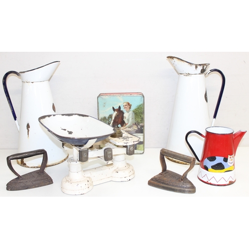 1634 - Qty of assorted vintage metalware items to incl 2 large enamelware jugs, cast iron weighing scales, ... 