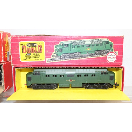 601 - Mixed lot of vintage OO-gauge train items to incl Tri-ang Railways R.259 Britannia Loco Green Livery... 