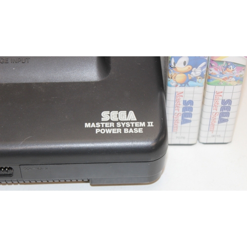 608 - Vintage Sega Master System II games console with controller and 4 games incl Sonic The Hedgehog, Son... 