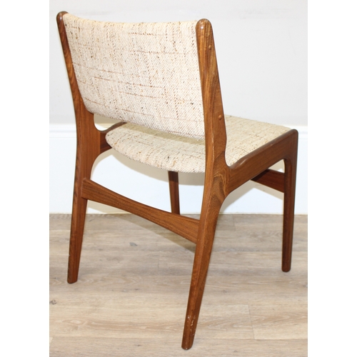 115 - A set of 6 retro dining chairs, 2 carvers and 4 dining chairs, possibly Danish in the manner of Kurt... 