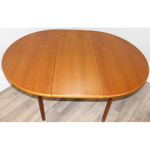 114 - A retro Macintosh Furniture extending circular dining table, label to inside leaf, approx 122cm in d... 