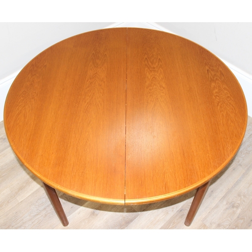 114 - A retro Macintosh Furniture extending circular dining table, label to inside leaf, approx 122cm in d... 