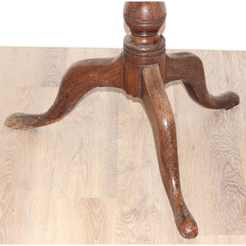 45 - A Georgian mahogany side table with tripod base and pad feet, approx 76cm in diameter