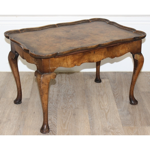 95 - A Georgian style tray topped low table with piecrust edge, likely early 20th century, approx 61cm wi... 