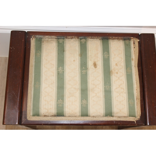 95 - A Georgian style tray topped low table with piecrust edge, likely early 20th century, approx 61cm wi... 