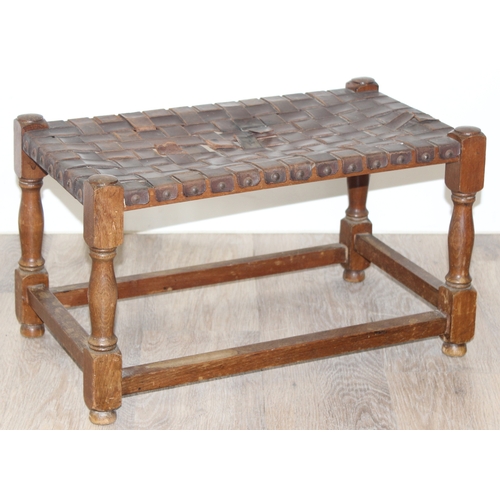 95 - A Georgian style tray topped low table with piecrust edge, likely early 20th century, approx 61cm wi... 