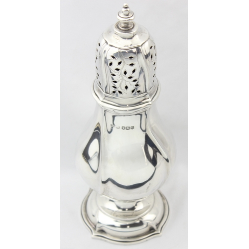 1062 - An extremely large Georgian style silver sugar castor, Sheffield 1922 by Harrison Brothers & Howson ... 