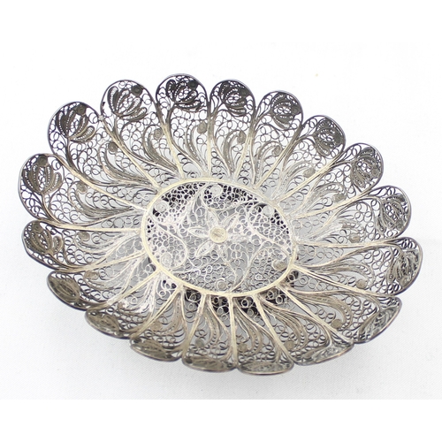 1094 - A vintage floral shaped silver filigree dish, seemingly unmarked but XRF testing as approx 92.5% sil... 