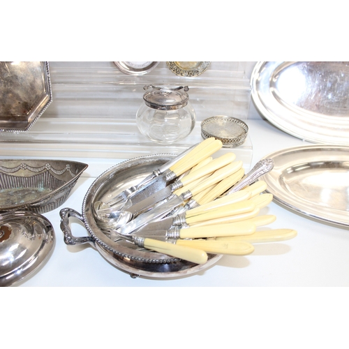 1103 - Qty of silver-plated, pewter and other metalware items to incl serving trays, flatware, coffee pots ... 