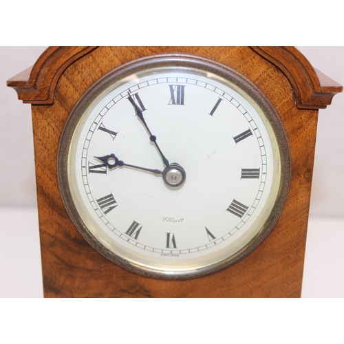 1367 - A vintage small mahogany cased mantel clock by Elliott, with mechanical movement, approx 18cm H