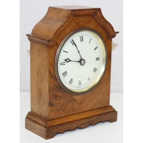 1367 - A vintage small mahogany cased mantel clock by Elliott, with mechanical movement, approx 18cm H