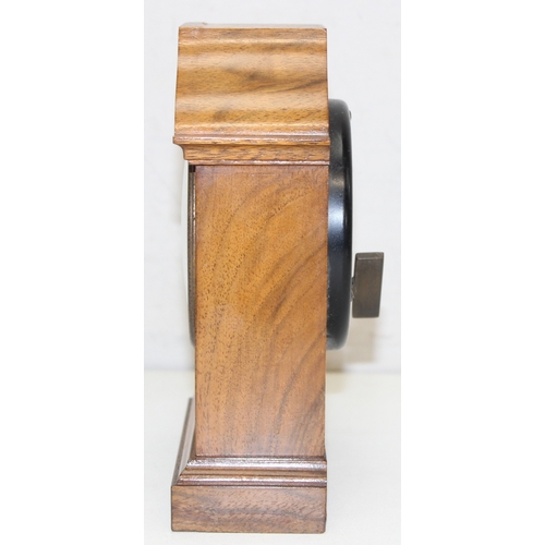 1367 - A vintage small mahogany cased mantel clock by Elliott, with mechanical movement, approx 18cm H