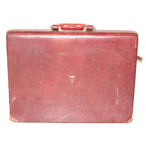 281 - Mix of assorted vintage leather document folios and briefcases, one handmade and stamped for Houghto... 