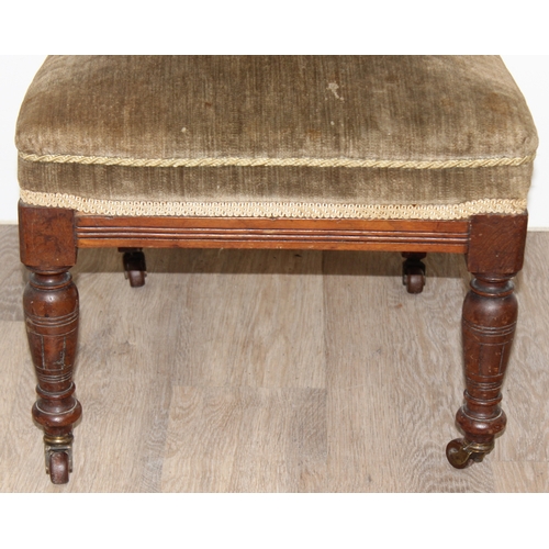 36 - An Art Deco period oak side table with barley-twist supports and an antique bedroom chair, the table... 