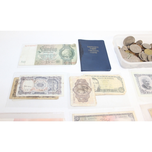 1261 - Qty of assorted mixed world and British coins and banknotes to inc commemorative crowns, early 20th ... 