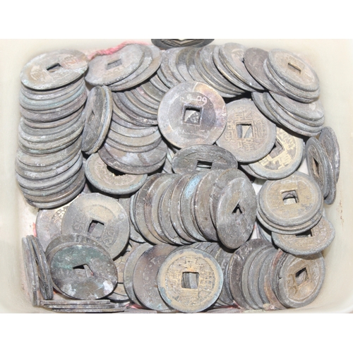 1264 - A large qty of assorted mixed coins, mainly British to inc many 19th century copper coins, Chinese c... 