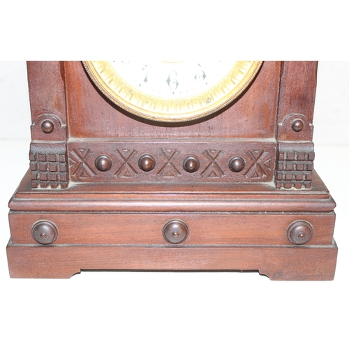 1368 - An early 20th century mahogany cased mantle clock with mechanical movement, key and pendulum, approx... 