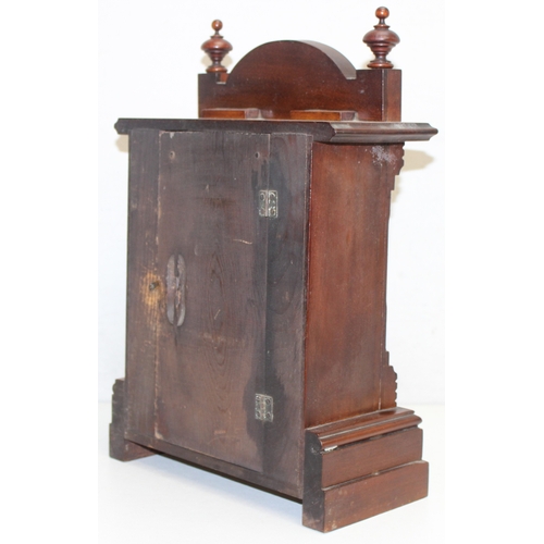 1368 - An early 20th century mahogany cased mantle clock with mechanical movement, key and pendulum, approx... 