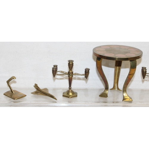 1513 - Qty of assorted interesting curios and small misc items to inc a miniature brass items, crested chin... 