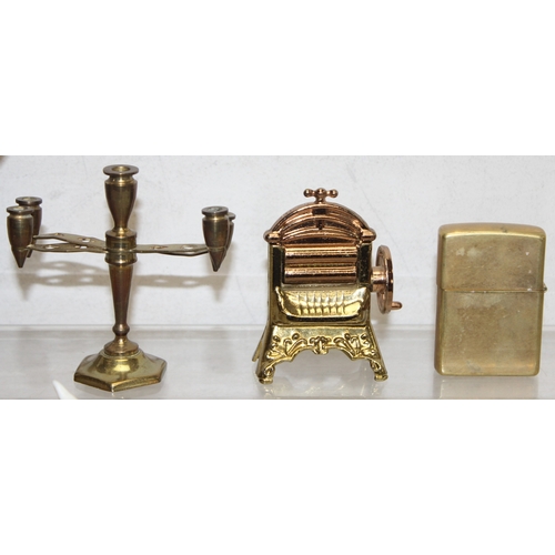 1513 - Qty of assorted interesting curios and small misc items to inc a miniature brass items, crested chin... 