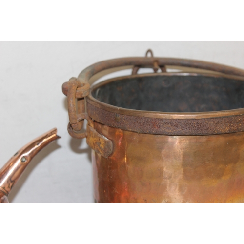 1627 - Mixed antique and later copperware items to incl a kettle, jug, bucket etc, tallest approx 21cm