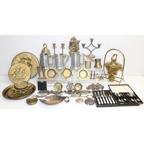 1662 - Qty of assorted mixed metalware to inc silver plate, pewter and brass etc, some antique pieces to in... 