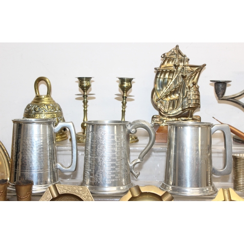 1662 - Qty of assorted mixed metalware to inc silver plate, pewter and brass etc, some antique pieces to in... 