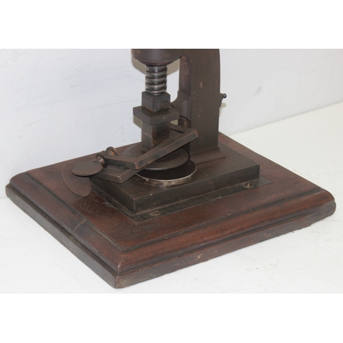 289 - A superb quality Victorian press with turned Rosewood handles, seemingly unmarked, and 2 further cla... 