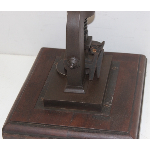 289 - A superb quality Victorian press with turned Rosewood handles, seemingly unmarked, and 2 further cla... 