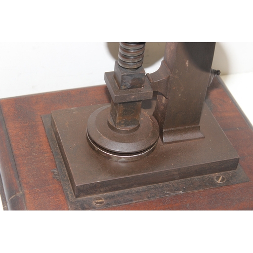 289 - A superb quality Victorian press with turned Rosewood handles, seemingly unmarked, and 2 further cla... 