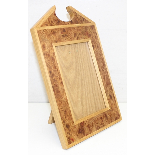 298 - David Linley - a superb quality easel-backed burr walnut and oak photo frame by David Linley, presen... 