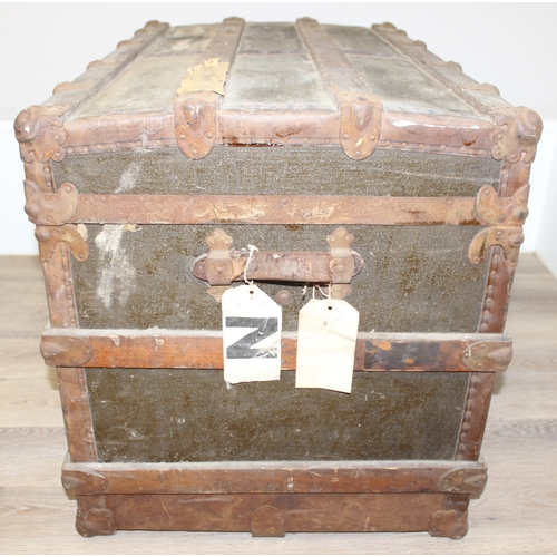 106 - A vintage canvas covered shipping trunk with wooden ribs, no maker, early 20th century, approx 93cm ... 