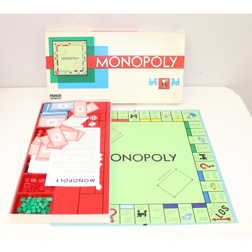 637 - 5 assorted vintage Monopoly editions to include a Monopoly kids edition