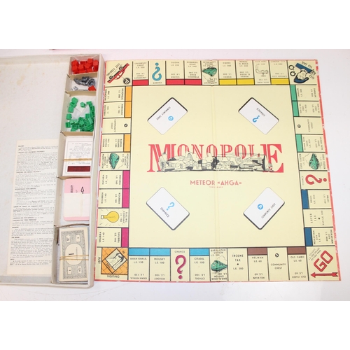 638 - 8 various Monopoly games to include French, Spanish and Egyptian editions along with travel versions