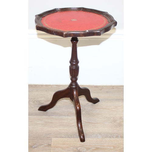 101 - 4 pieces of furniture to inc a vintage folding cake stand, 2 jardinière stands and a leather topped ... 