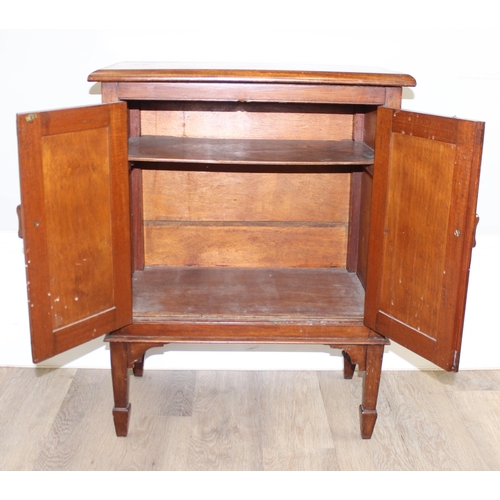 102 - A small antique mahogany side cabinet with 2 doors, standing on spade legs, the interior with single... 