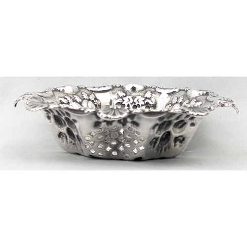 1115 - A good quality embossed silver bonbon basket with pierced decoration, marked for London 1897 by Matt... 