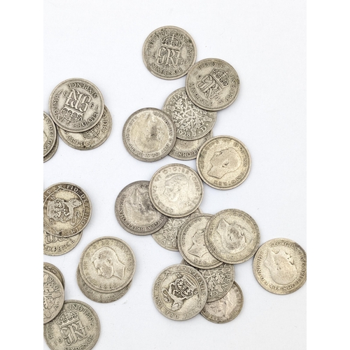 1252 - Qty of assorted British 0.500 silver sixpence (6d) and threepence (3d) coins, approx 110.51g gross (... 